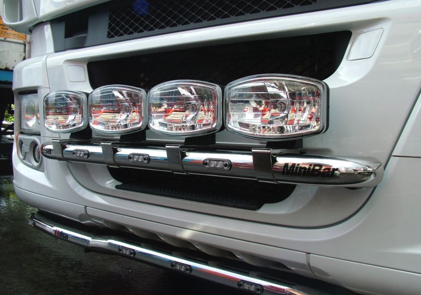 Přední nerezový rám Kelsa MiniBar pro  Iveco Stralis Cube s HIWAY Active Space/Time